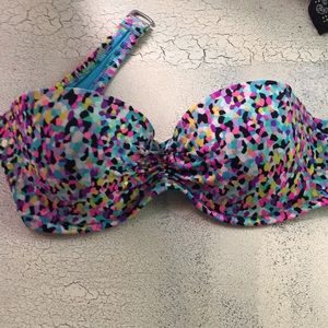 Multicolored strapless bikini top
